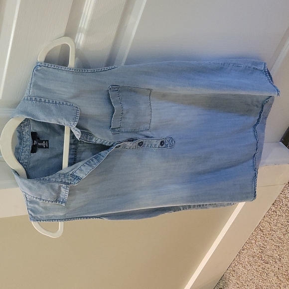 Gap denim tencil chambray top - Picture 1 of 2